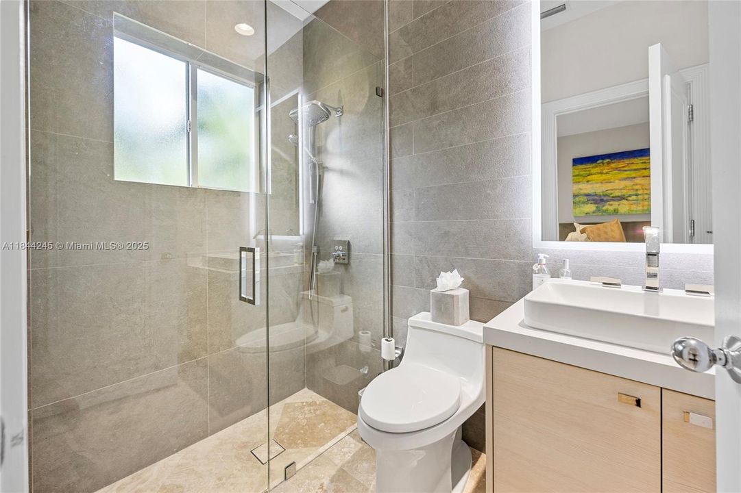 Active With Contract: $2,650,000 (5 beds, 4 baths, 4085 Square Feet)