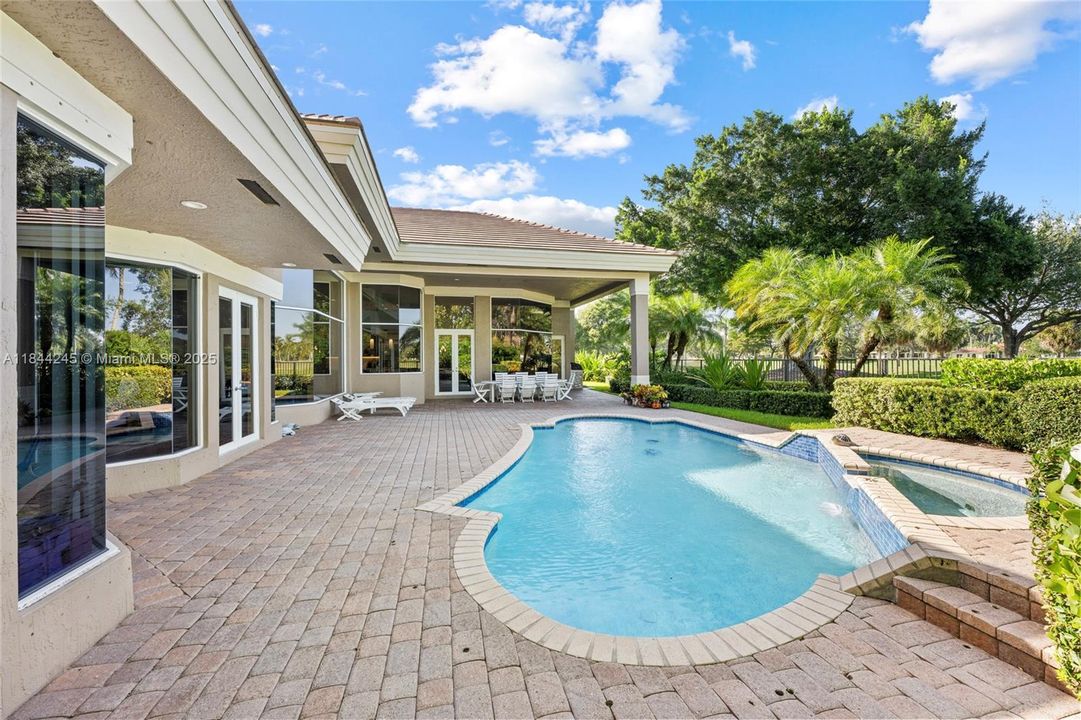 Active With Contract: $2,650,000 (5 beds, 4 baths, 4085 Square Feet)