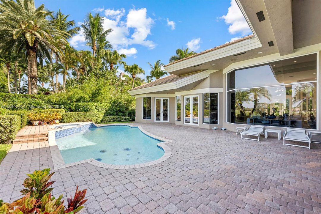 Active With Contract: $2,650,000 (5 beds, 4 baths, 4085 Square Feet)