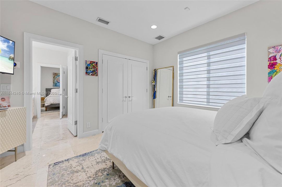 Active With Contract: $2,650,000 (5 beds, 4 baths, 4085 Square Feet)