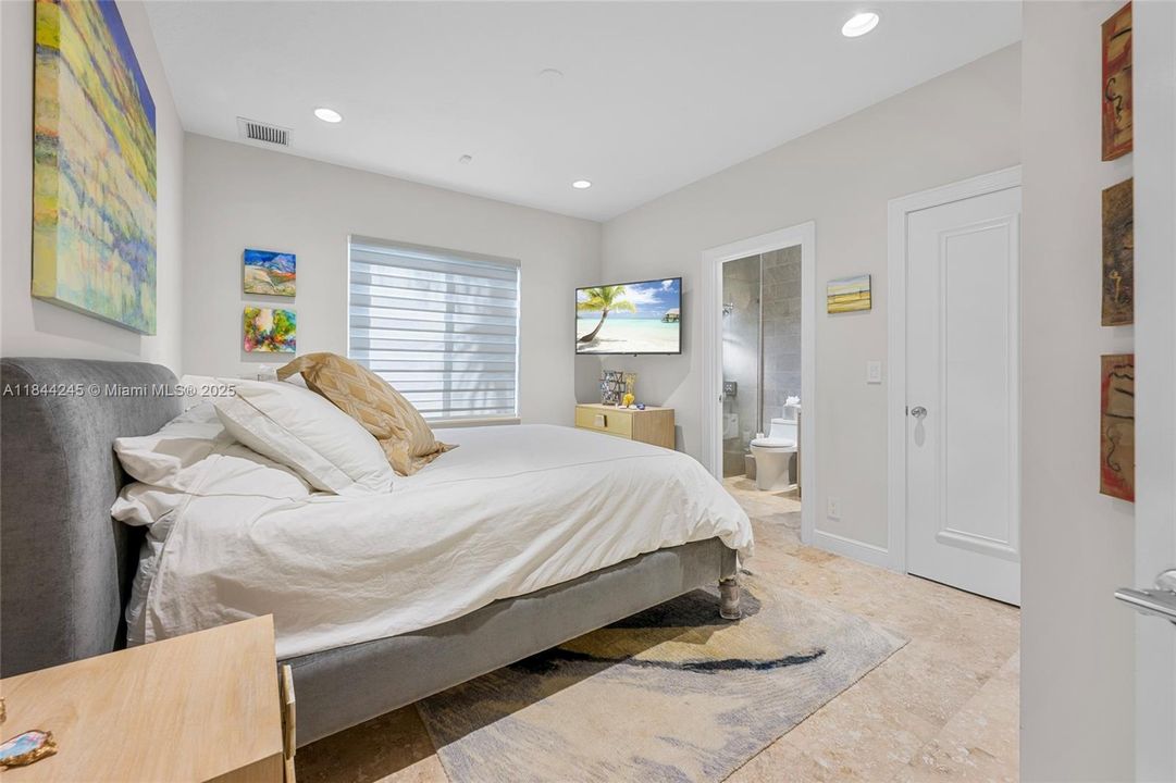 Active With Contract: $2,650,000 (5 beds, 4 baths, 4085 Square Feet)