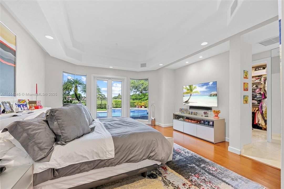 Active With Contract: $2,650,000 (5 beds, 4 baths, 4085 Square Feet)