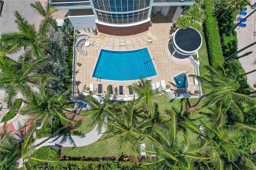 Activo con contrato: $13,500 (2 camas, 2 baños, 1300 Pies cuadrados)