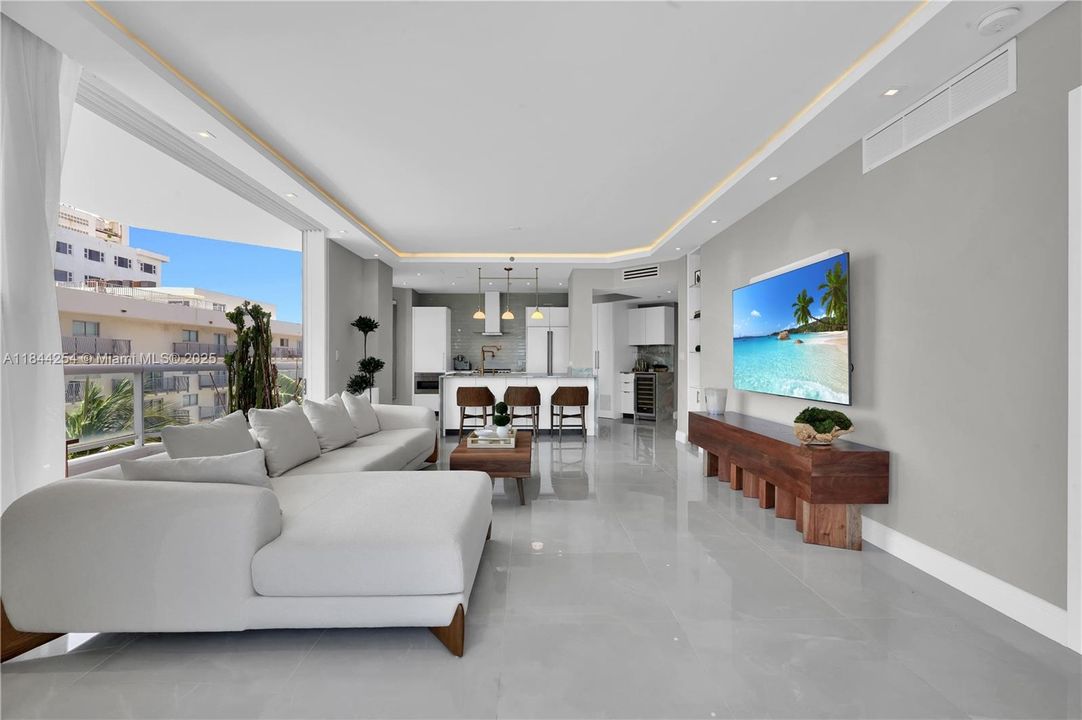 Activo con contrato: $13,500 (2 camas, 2 baños, 1300 Pies cuadrados)