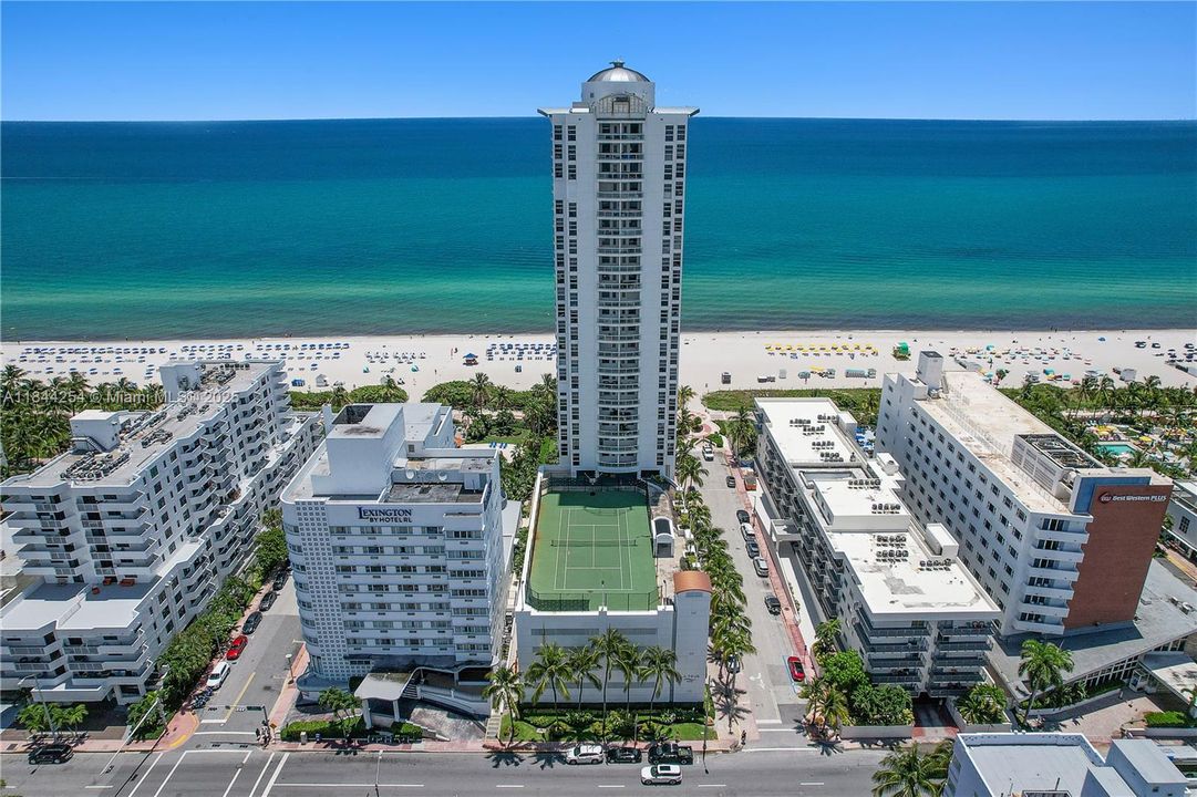 Activo con contrato: $13,500 (2 camas, 2 baños, 1300 Pies cuadrados)