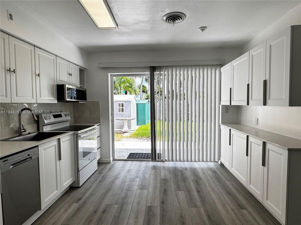 Недавно арендовано: $2,800 (3 спален, 2 ванн, 1250 Квадратных фут)