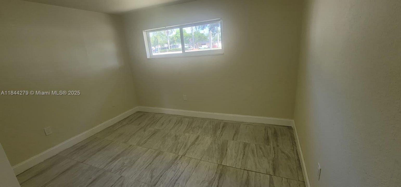 For Sale: $529,000 (3 beds, 2 baths, 952 Square Feet)