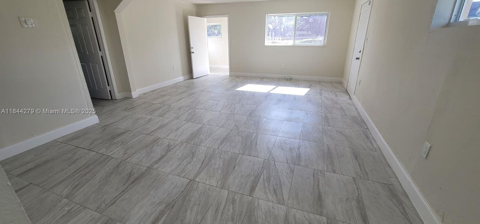 For Sale: $529,000 (3 beds, 2 baths, 952 Square Feet)