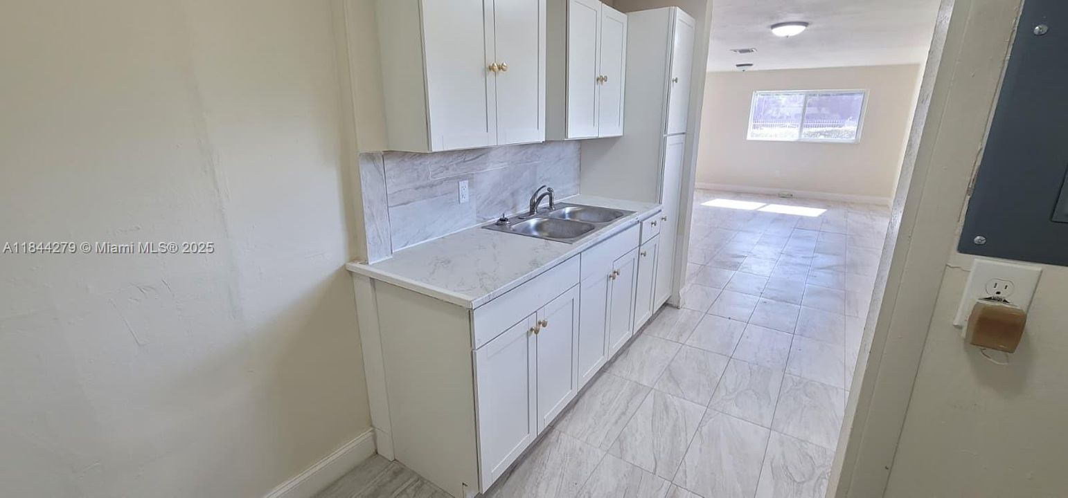 For Sale: $529,000 (3 beds, 2 baths, 952 Square Feet)