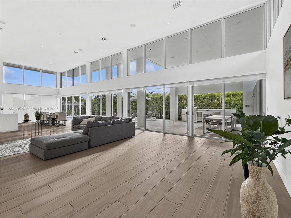 For Sale: $2,700,000 (4 beds, 5 baths, 3389 Square Feet)