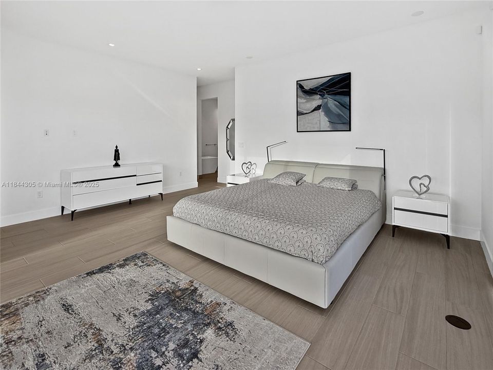 For Sale: $2,700,000 (4 beds, 5 baths, 3389 Square Feet)