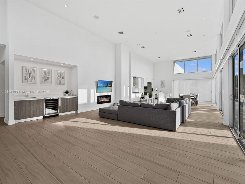 For Sale: $2,700,000 (4 beds, 5 baths, 3389 Square Feet)