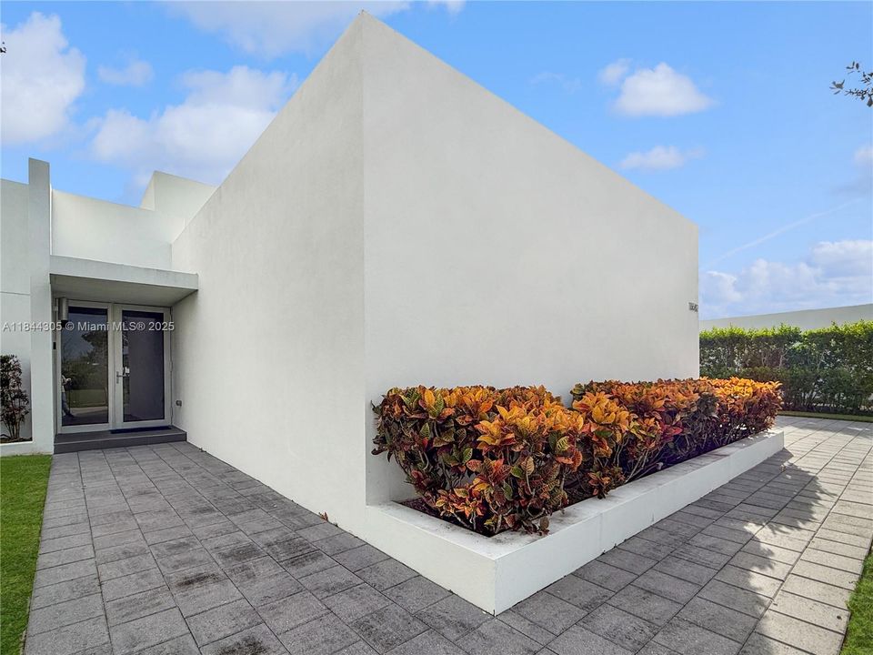 For Sale: $2,700,000 (4 beds, 5 baths, 3389 Square Feet)