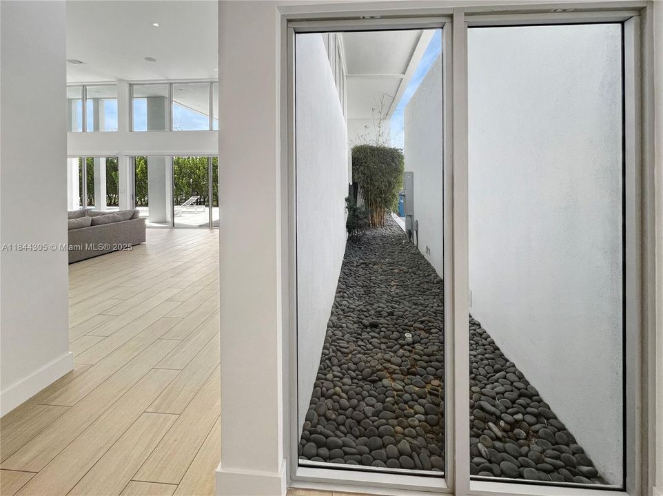 For Sale: $2,700,000 (4 beds, 5 baths, 3389 Square Feet)