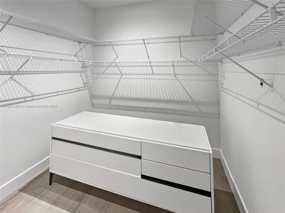 For Sale: $2,700,000 (4 beds, 5 baths, 3389 Square Feet)