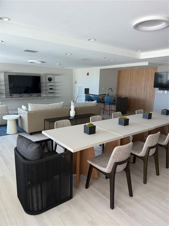 For Sale: $2,200,000 (2 beds, 2 baths, 1870 Square Feet)