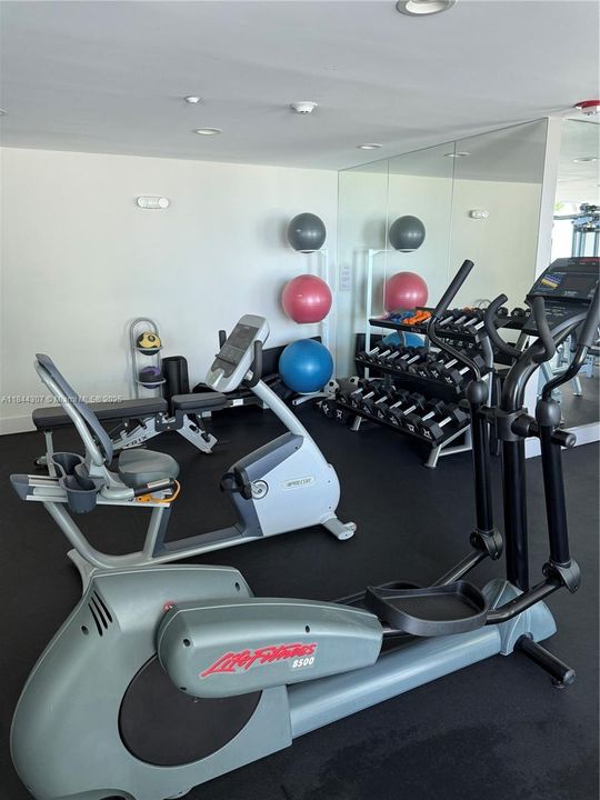 For Sale: $2,200,000 (2 beds, 2 baths, 1870 Square Feet)