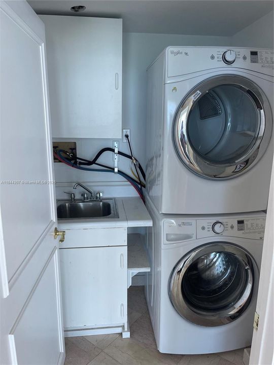 For Sale: $2,200,000 (2 beds, 2 baths, 1870 Square Feet)