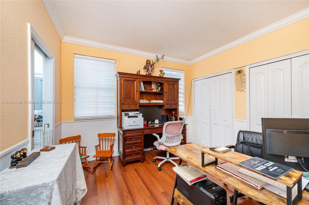 合同活跃: $1,050,000 (5 贝兹, 5 浴室, 3043 平方英尺)