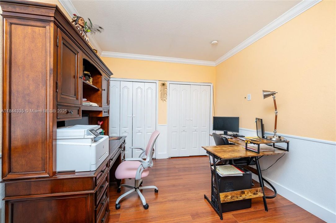 合同活跃: $1,050,000 (5 贝兹, 5 浴室, 3043 平方英尺)