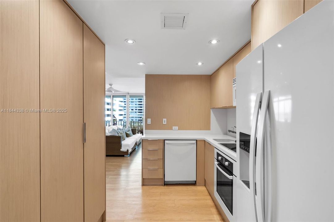 For Sale: $990,000 (1 beds, 1 baths, 1225 Square Feet)