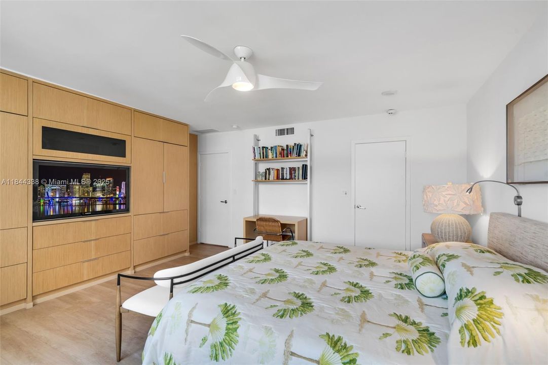 For Sale: $990,000 (1 beds, 1 baths, 1225 Square Feet)