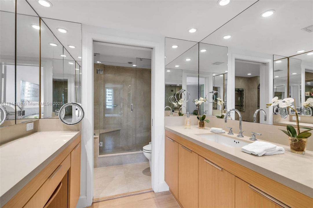 For Sale: $990,000 (1 beds, 1 baths, 1225 Square Feet)