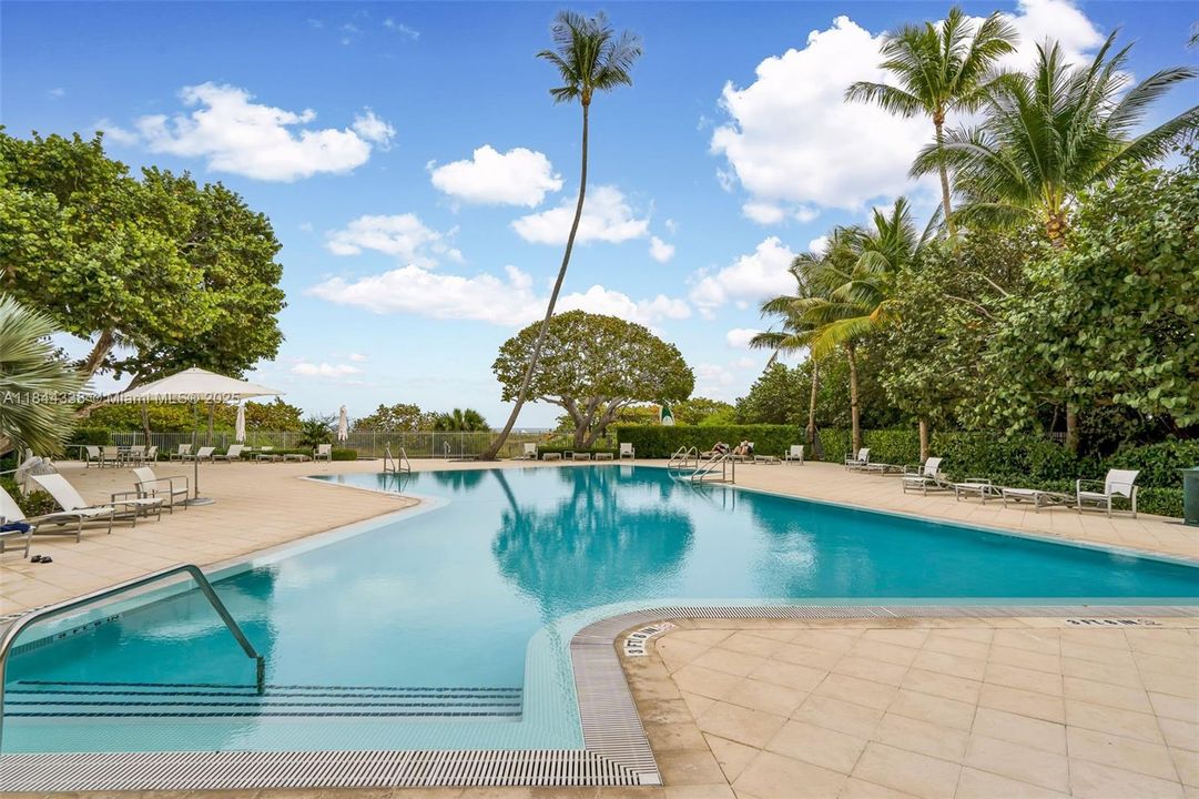 For Sale: $990,000 (1 beds, 1 baths, 1225 Square Feet)