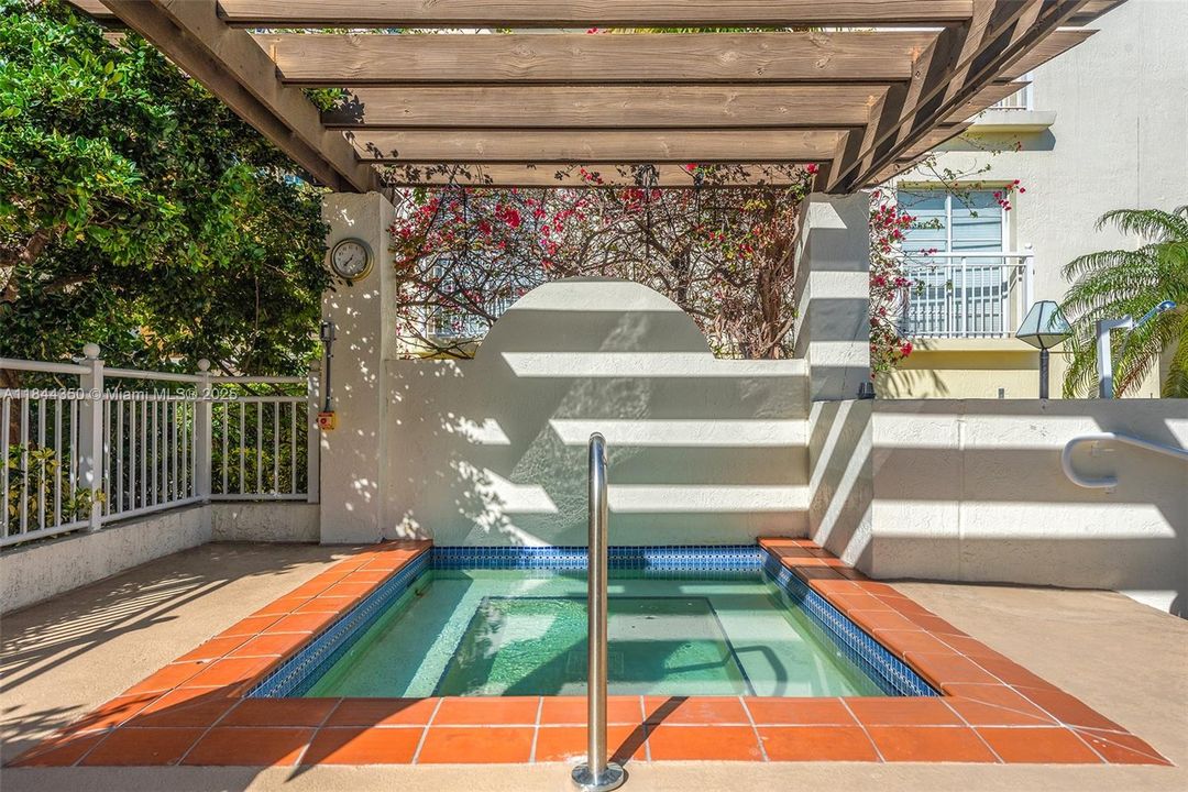 Recently Sold: $1,170,000 (3 beds, 2 baths, 1300 Square Feet)