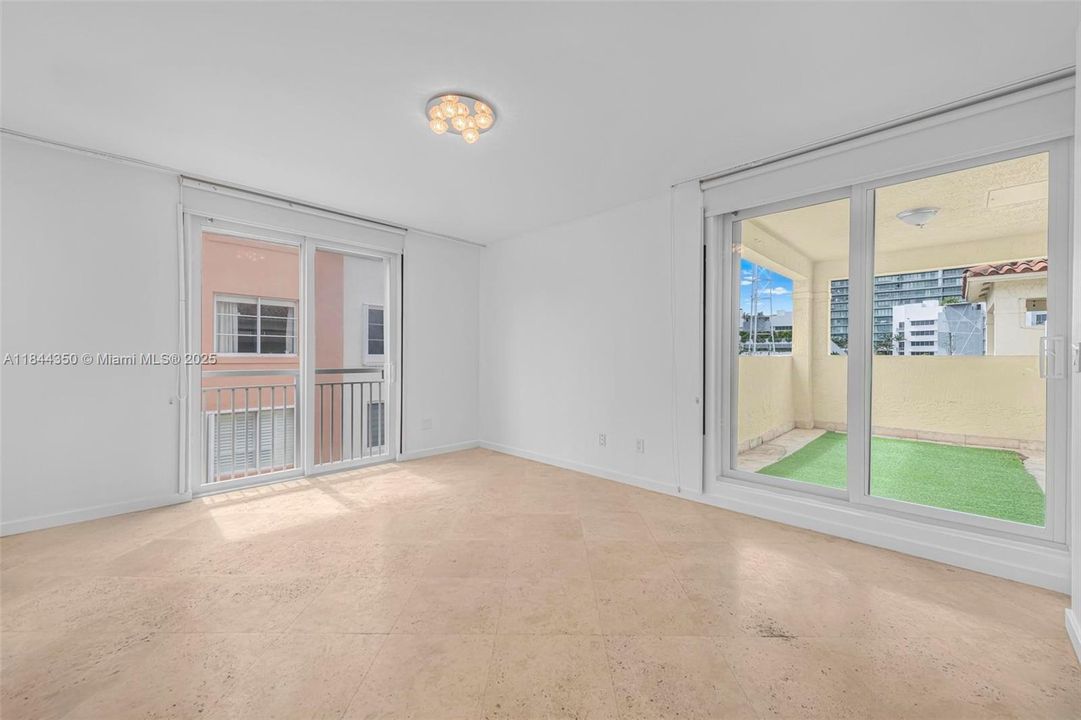 Recently Sold: $1,170,000 (3 beds, 2 baths, 1300 Square Feet)