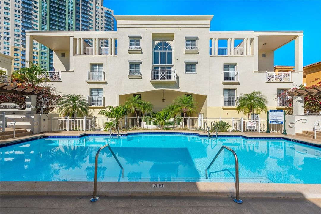 Recently Sold: $1,170,000 (3 beds, 2 baths, 1300 Square Feet)