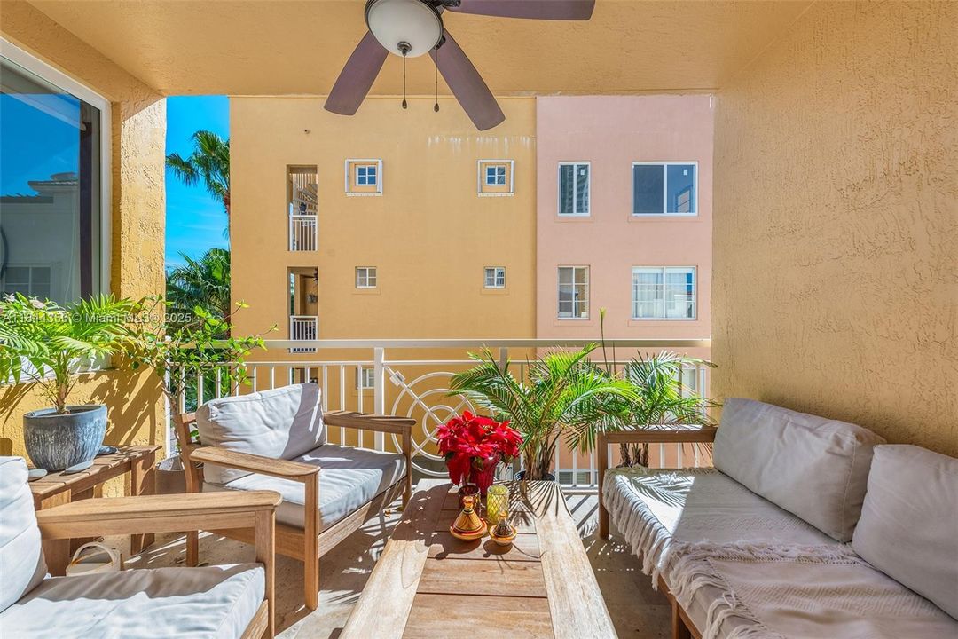 Recently Sold: $1,170,000 (3 beds, 2 baths, 1300 Square Feet)