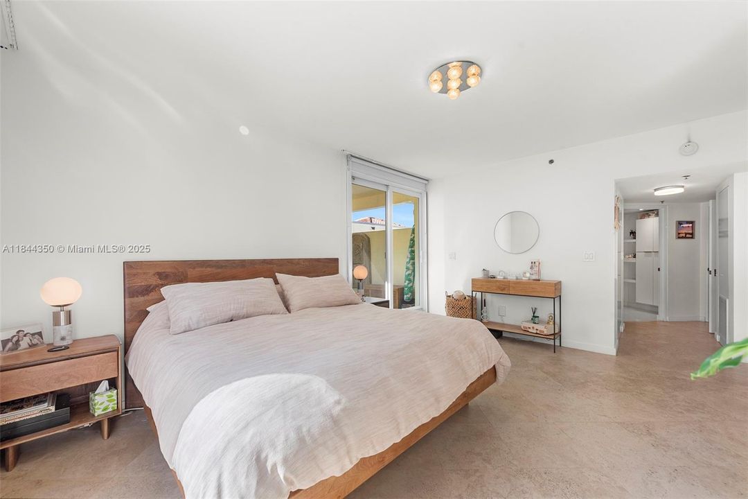 Recently Sold: $1,170,000 (3 beds, 2 baths, 1300 Square Feet)