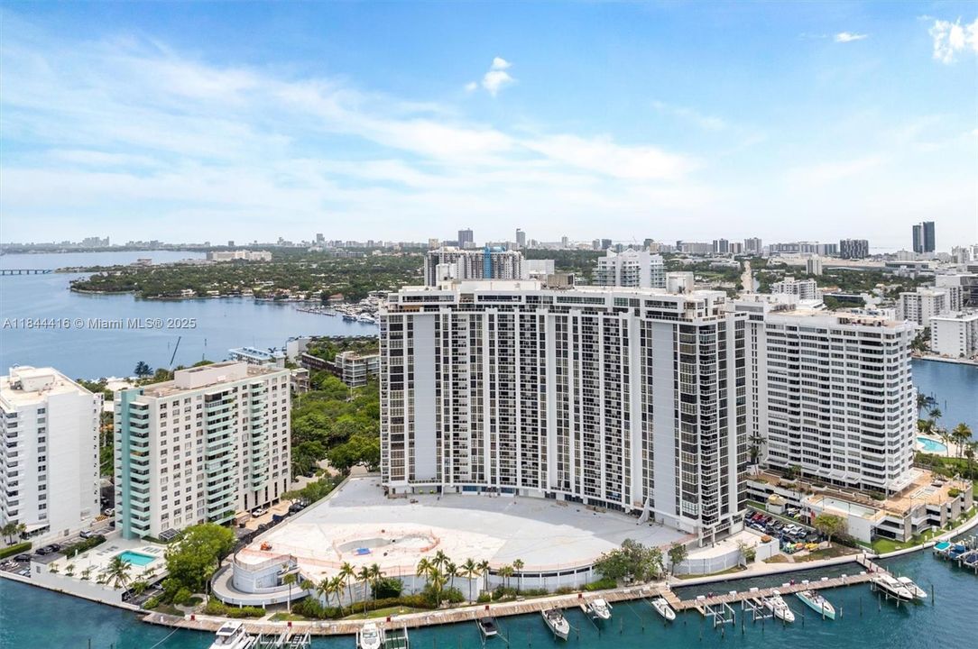 En Venta: $2,595,000 (3 camas, 3 baños, 2388 Pies cuadrados)