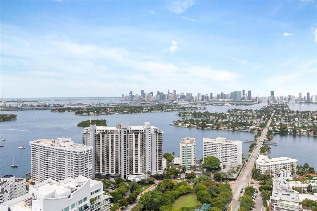 En Venta: $2,595,000 (3 camas, 3 baños, 2388 Pies cuadrados)