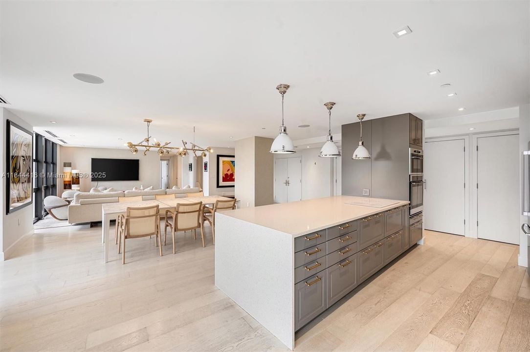 En Venta: $2,595,000 (3 camas, 3 baños, 2388 Pies cuadrados)