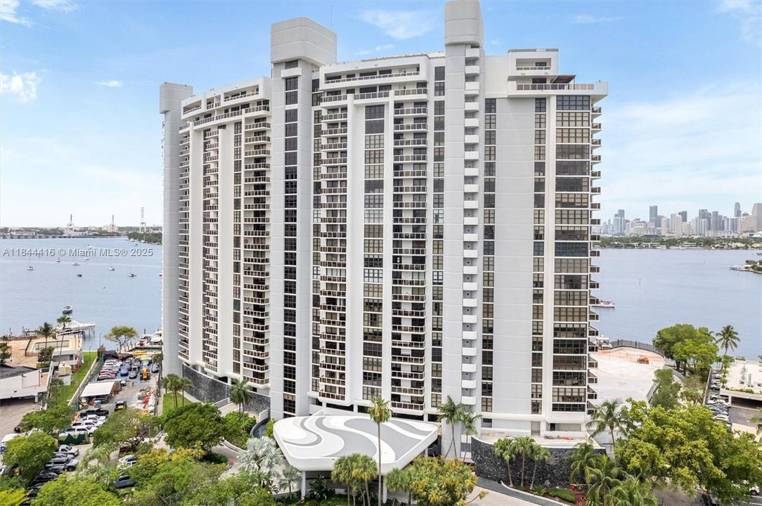 En Venta: $2,595,000 (3 camas, 3 baños, 2388 Pies cuadrados)