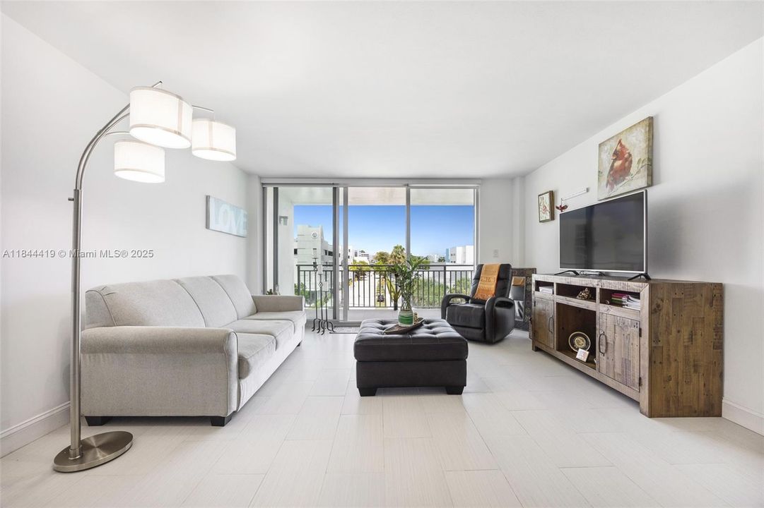 En Venta: $550,000 (1 camas, 1 baños, 975 Pies cuadrados)