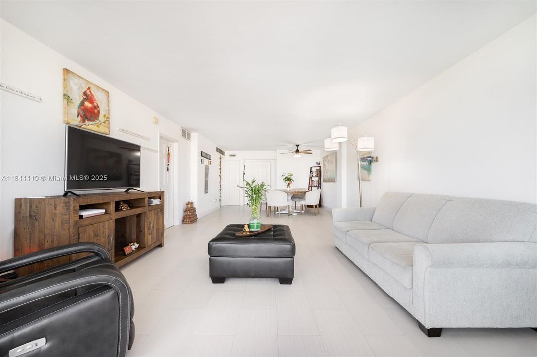 En Venta: $550,000 (1 camas, 1 baños, 975 Pies cuadrados)