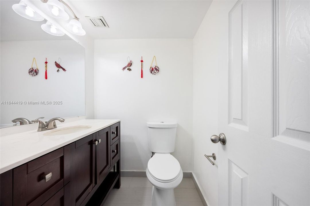 En Venta: $550,000 (1 camas, 1 baños, 975 Pies cuadrados)