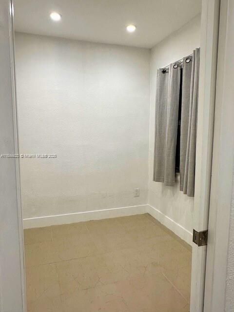 待售: $215,000 (1 贝兹, 1 浴室, 355 平方英尺)