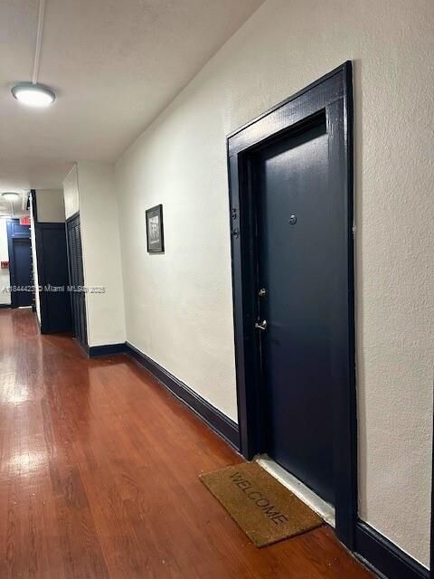 待售: $215,000 (1 贝兹, 1 浴室, 355 平方英尺)