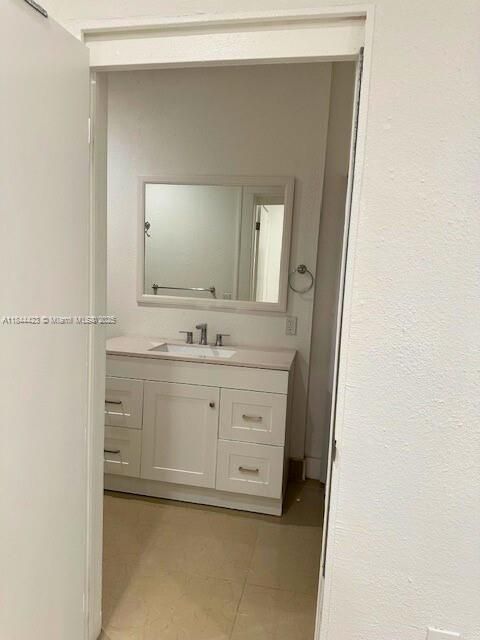 待售: $215,000 (1 贝兹, 1 浴室, 355 平方英尺)