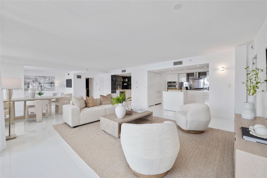 合同活跃: $3,500,000 (3 贝兹, 3 浴室, 2246 平方英尺)