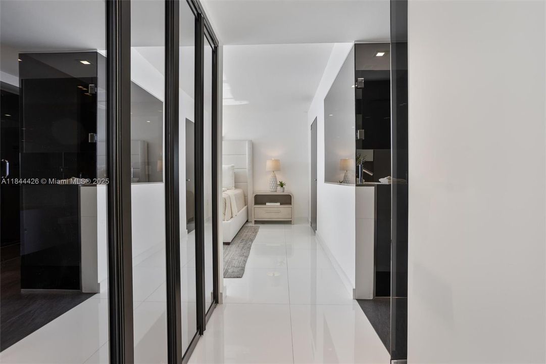 合同活跃: $3,500,000 (3 贝兹, 3 浴室, 2246 平方英尺)