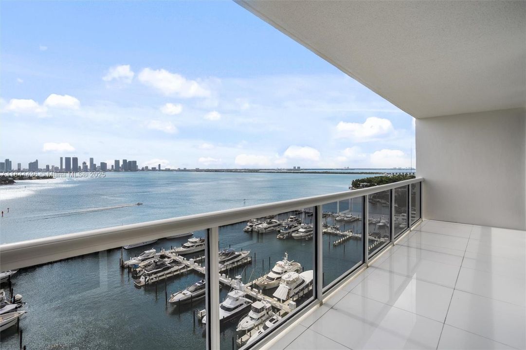 合同活跃: $3,500,000 (3 贝兹, 3 浴室, 2246 平方英尺)