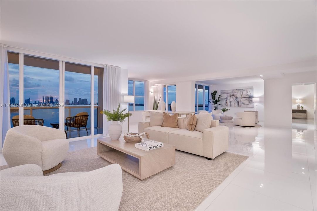 合同活跃: $3,500,000 (3 贝兹, 3 浴室, 2246 平方英尺)