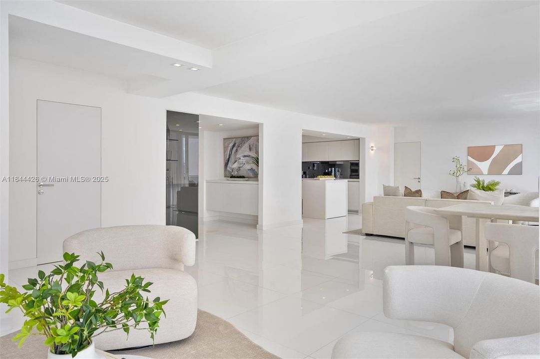 合同活跃: $3,500,000 (3 贝兹, 3 浴室, 2246 平方英尺)