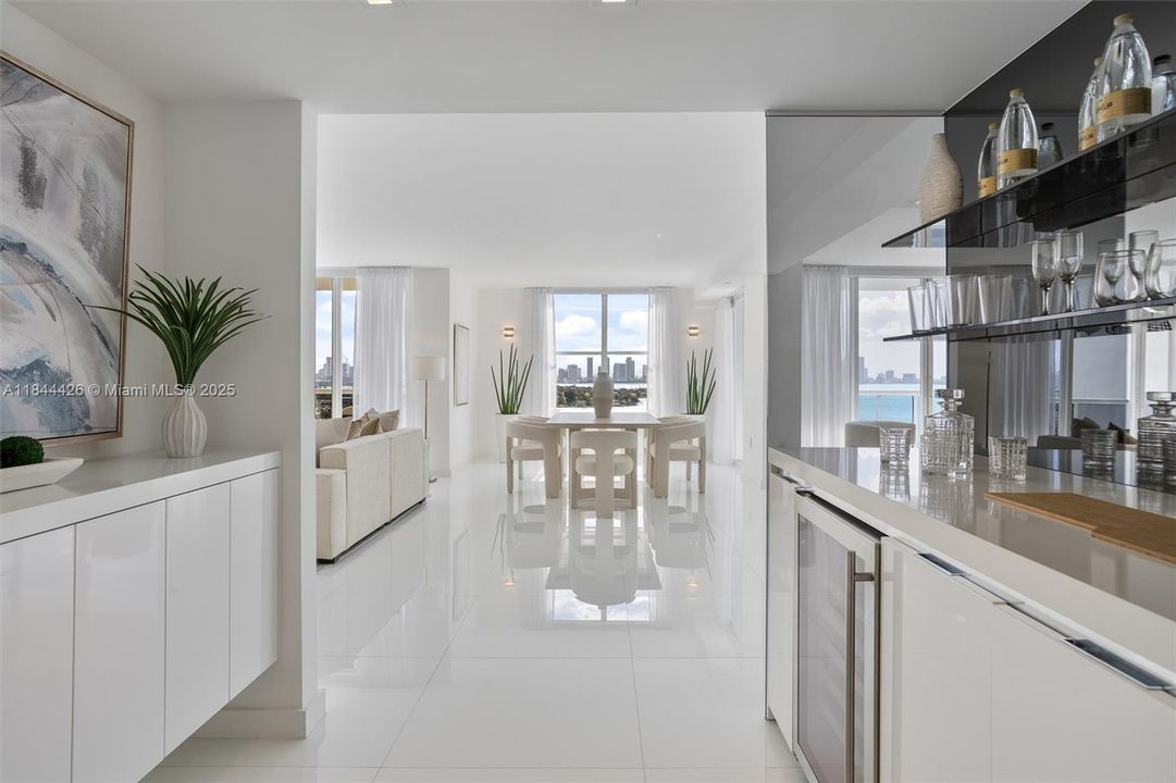 合同活跃: $3,500,000 (3 贝兹, 3 浴室, 2246 平方英尺)