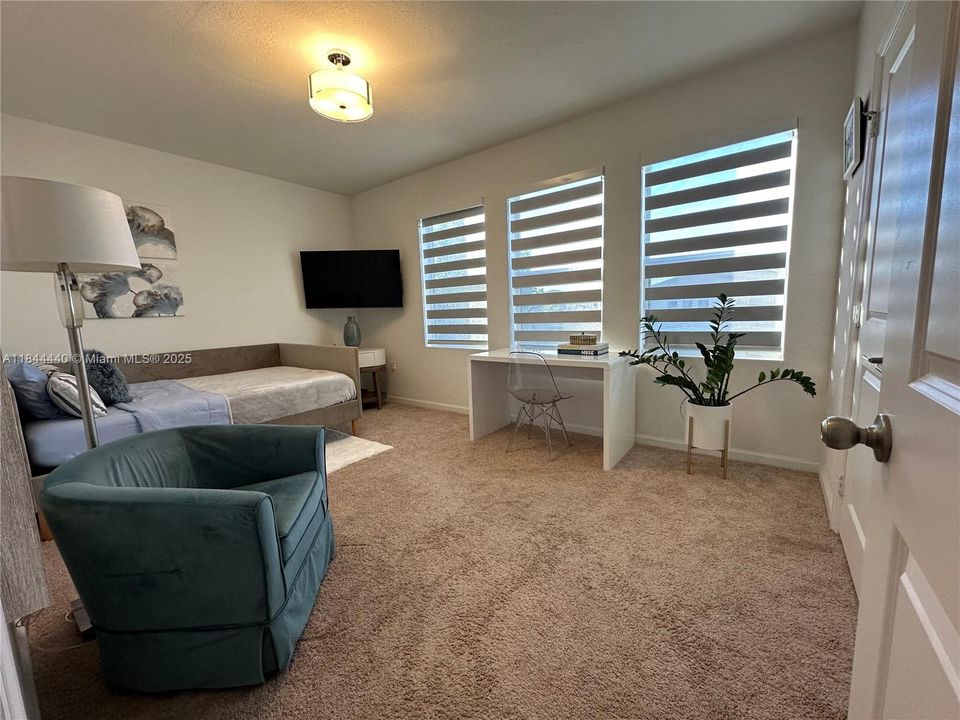 Active With Contract: $699,000 (6 beds, 4 baths, 2944 Square Feet)